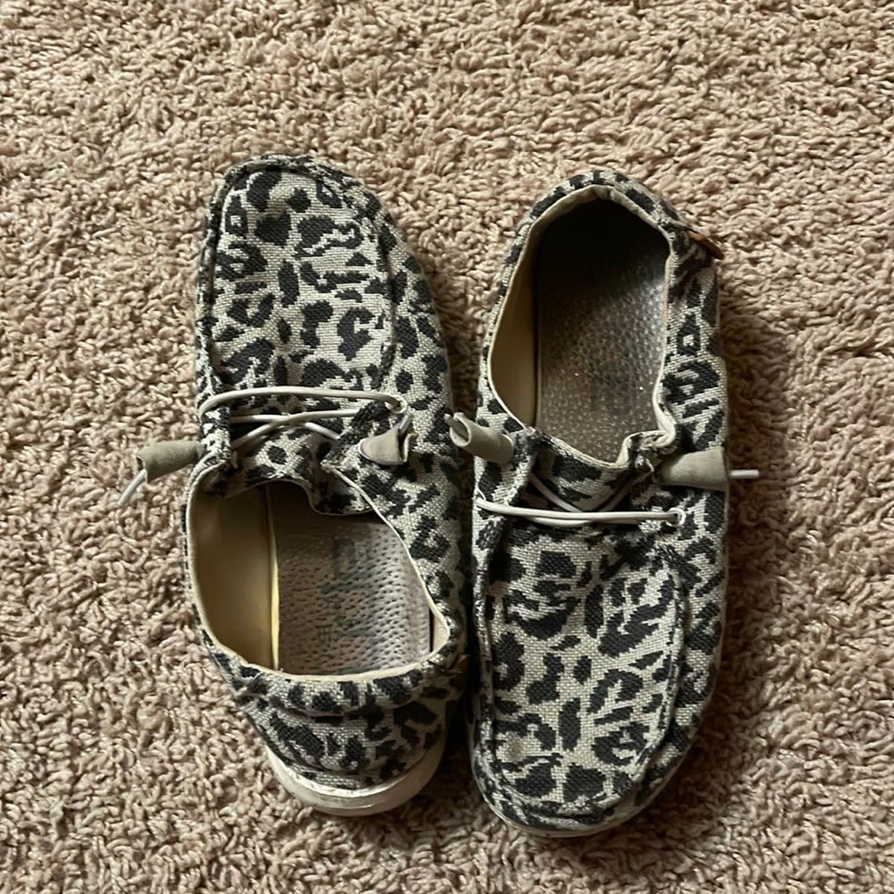 Leopard Hey Dudes